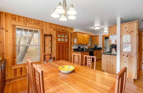 Gearhart House | Spacious Cottage with Enclosed Yard - Walk to the Beach, Weddings Welcome