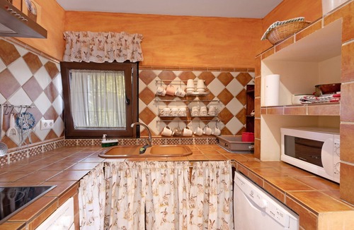 Navarrete del Rio House | Spacious Country House for 12–15 Guests, Fenced Garden, BBQ, Pet Friendly, Near Calamocha