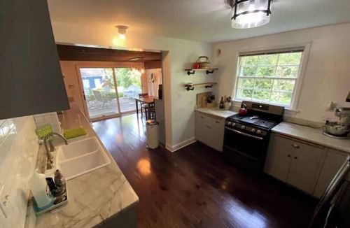 Glendale House | Spacious Country Style Home