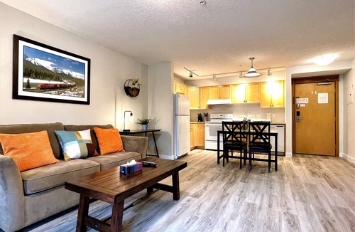 Canmore Condo | Spacious & Cozy 1BD Suite/Gym/Patio/BBQ/AC