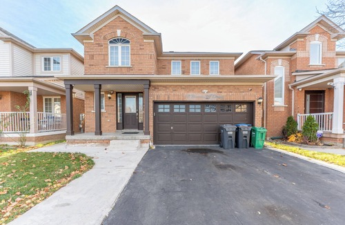 Mount Pleasant House | Spacious & Cozy 3BR,2.5WR Family Retreat in Brampton