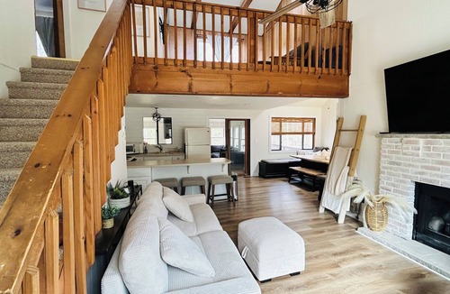 Hamlin House | Spacious cozy, comfy home in The Poconos, private community of The Hideout