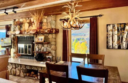 Mount Crested Butte Apartment | Spacious & Cozy Condo With Wood Fireplace condo
