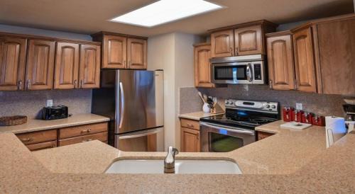 Mount Crested Butte Apartment | Spacious & Cozy Condo With Wood Fireplace condo