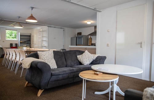 Linde House | Spacious & cozy holiday bungalow "Frank" in wooded area (12 people)