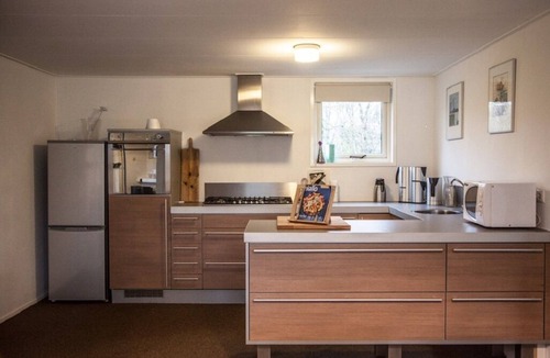 Linde House | Spacious & cozy holiday bungalow "Frank" in wooded area (12 people)