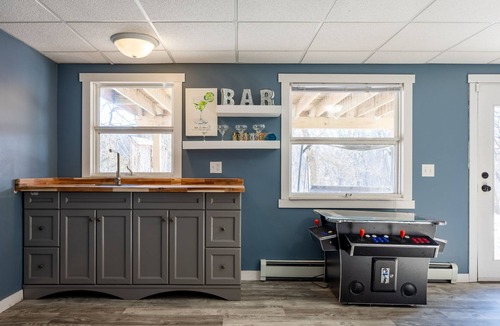 Star Prairie House | Spacious & Cozy home on The Apple River- Hiking, Tubing, Skiing, Racing, 12+ ppl