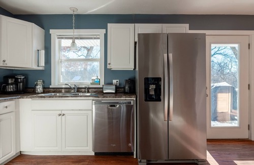Star Prairie House | Spacious & Cozy home on The Apple River- Hiking, Tubing, Skiing, Racing, 12+ ppl