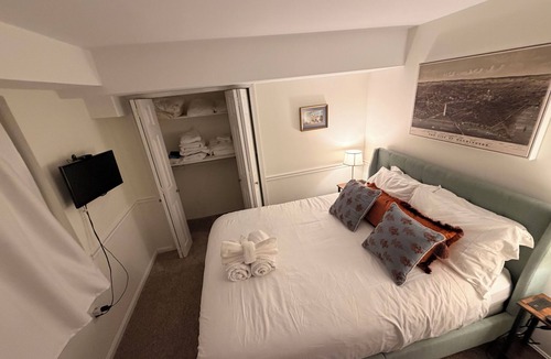 West End House | Spacious & Cozy Private Suite | Minutes to DC