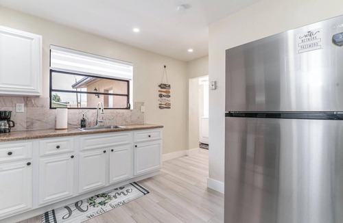 Driftwood House | Spacious, Cozy Stay Near Hard Rock Casino –Feel at Home, Hot Tub!