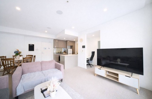 Wentworth Point Apartment | Spacious cozy2BR@close to OlympicPark free carpark