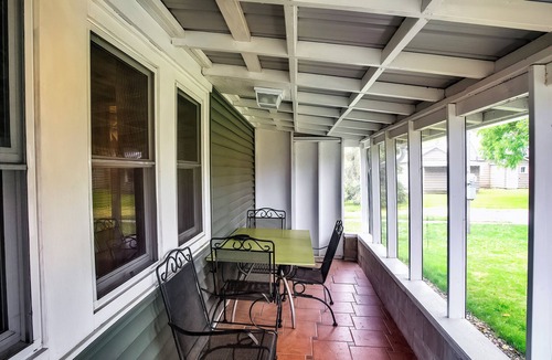 Buffalo City Cabin | Spacious Crane Cabin w/Porch & Fire Pit