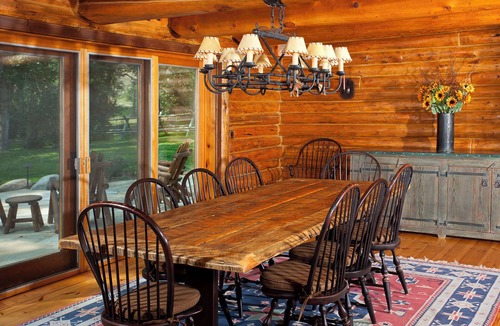 Emigrant House | Spacious Creekside Lodge in Emigrant - 20 minutes to Yellowstone Entrance!