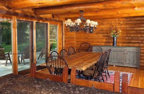 Emigrant House | Spacious Creekside Lodge in Emigrant - 20 minutes to Yellowstone Entrance!