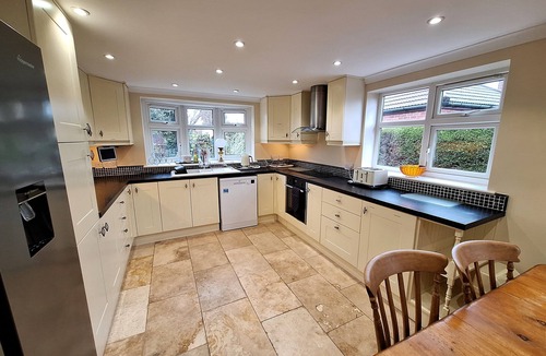 Repps with Bastwick House | Spacious & Dog Friendly Cozy Home by Norfolk Coast