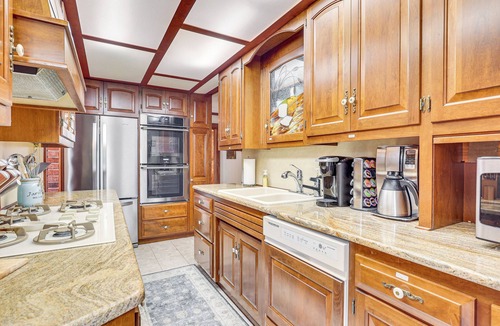 Dalton House | Spacious Dalton Vacation Rental w/Deck & Yard!