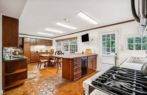 Hanover House | Spacious Dartmouth College Home-Perfect for Student Activities, Alumni Visits, or just a nice weekend getaway!