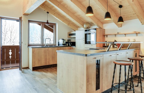 Garmisch-Partenkirchen Apartment | Spacious Top Floor Apartment "Partnachklamm" with Mountain View & Balcony