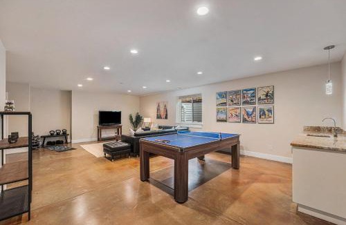 West Colfax House | Spacious Denver Home with Hot tub and Rooftop