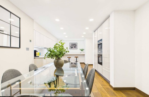 Camden Town Apartment | Spacious Designer Camden Town Apartment