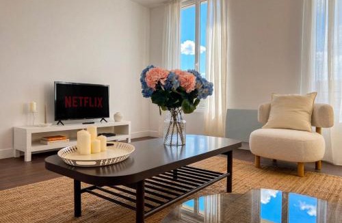 Chatillon Apartment | Spacious Designer Duplex 9 Guests Fully Renovated