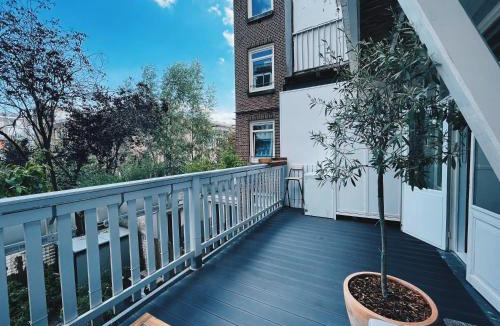 Overtoomse Sluis Apartment | Spacious Designer Duplex next to Central Park