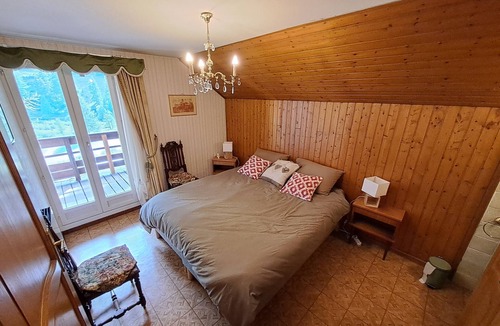 Abries Ski Chalet | Spacious detached chalet 3* sleeps 6 to 11, 5 bedrooms