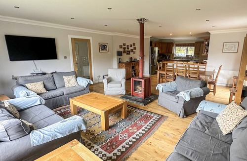 Nostie Cottage | Spacious detached bungalow set on the edge of Loch Alsh with direct access to the sea loch.