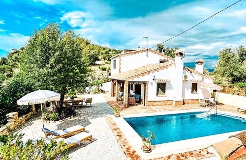 Los Romanes House | Spacious Detached Villa With Private Floodlit Pool
