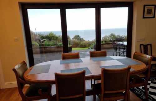 Aldborough House | Spacious Detached Home with Beautiful Seaviews, sleeps 6