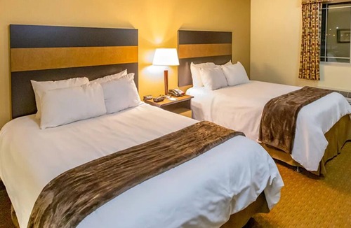 Dickinson Hotel | Spacious Dickinson Retreat – 2 Full Beds for Friends or Family Near Attractions