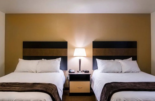 Dickinson Hotel | Spacious Dickinson Retreat – 2 Full Beds for Friends or Family Near Attractions