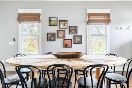 Eastwood House | Spacious Dog Friendly 3 BR Townhome, Grill, Patio 3 Blocks to Grocer, 5 Mins to 5 Points, 15 Mins to Broadway, 24 Hour Hospitality Team, Perfect for Families