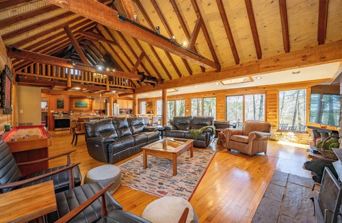 North Glade Hills House | Spacious Dog Friendly Cabin at Deep Creek Lake