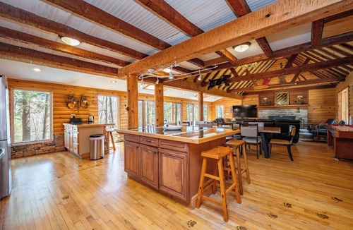 North Glade Hills House | Spacious Dog Friendly Cabin at Deep Creek Lake