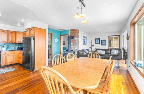 Oceanside House | Spacious dog friendly home with ocean views sauna wood stove and WIFI