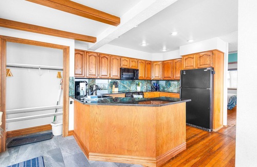 Oceanside House | Spacious dog friendly home with ocean views sauna wood stove and WIFI