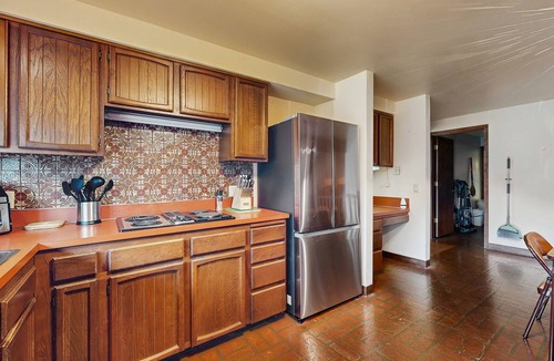 Warrenton House | Spacious dog-friendly home on the lake with yard, full kitchen, washer & dryer