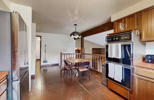 Warrenton House | Spacious dog-friendly home on the lake with yard, full kitchen, washer & dryer