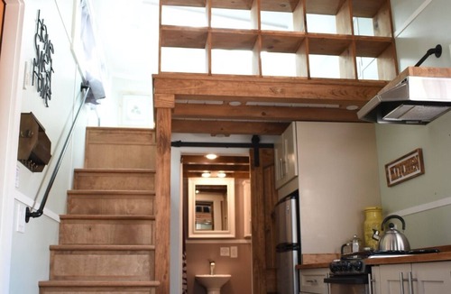 Lyons Resort | Spacious Dogwood Tiny House with Full Kitchen - near Rocky Mtn National Park