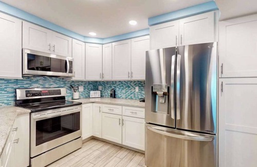 Ilexhurst Condo | Spacious double condo w/balconies, Gulf views, shared pool & beach access