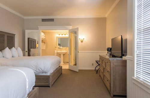 Santa Rosa Hotel | Spacious Double Queen Suite Perfect for Wine Country Escapes Near Santa Rosa Fun