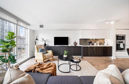 CityPlace Apartment | Spacious Downtown Condo - Walk to CN Tower & More