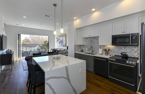 Downtown Napa Condo | Spacious Downtown Getaway - brand new perfectly located home steps to everything