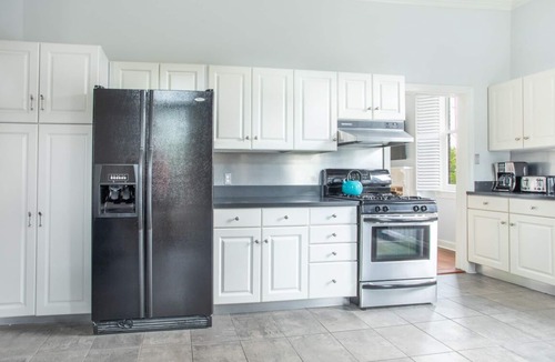 Old West Broad Neighborhood House | Spacious Downtown Historic District Loft, Walk Everywhere by Lucky Savannah