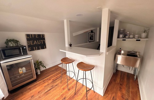 North End Bed & Breakfast | Spacious downtown loft, with soaking tub&gym access-walk to BSU and Boise River!