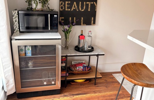 North End Bed & Breakfast | Spacious downtown loft, with soaking tub&gym access-walk to BSU and Boise River!