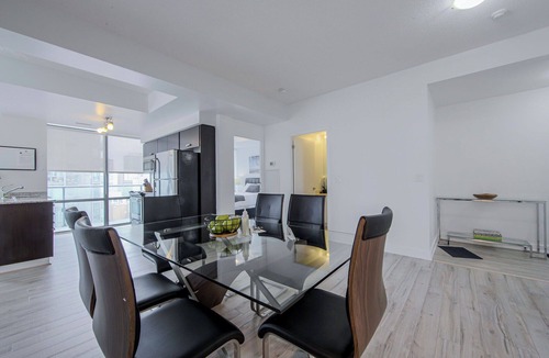 Bay Cloverhill Apartment | Spacious Downtown Toronto Condo | 2BR + Den | Balcony | Sleeps 8 | Near Hospital