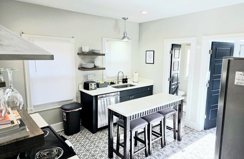 Indianapolis House | Spacious Downtown Indianapolis – Sleeps 17, Perfect for Groups, Families & Teams