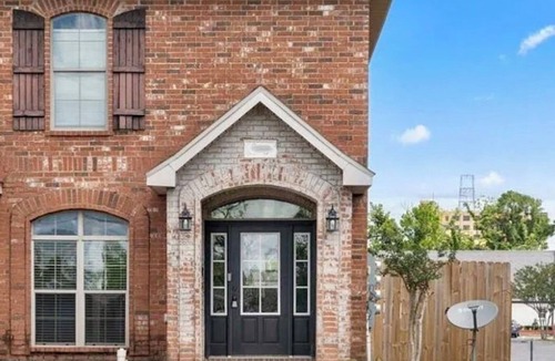Lake Charles House | Spacious Downtown Townhouse